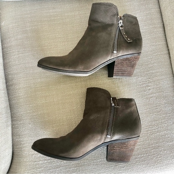 Frye Judith Zipper Booties in Dark Brown Leather Size 6 - Picture 7 of 9